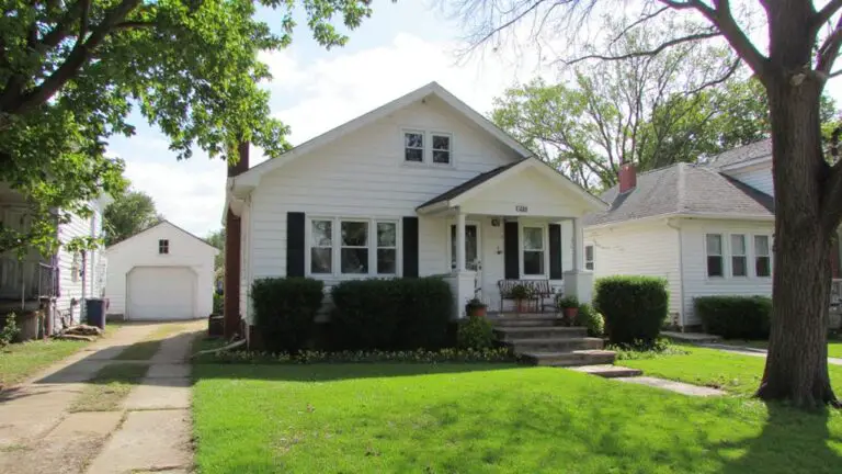 classic white house designs