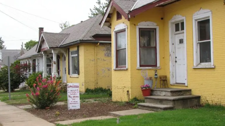 20 Soft Yellow Exterior House Colors That Feel Cozy and Welcoming cozy soft yellow exteriors