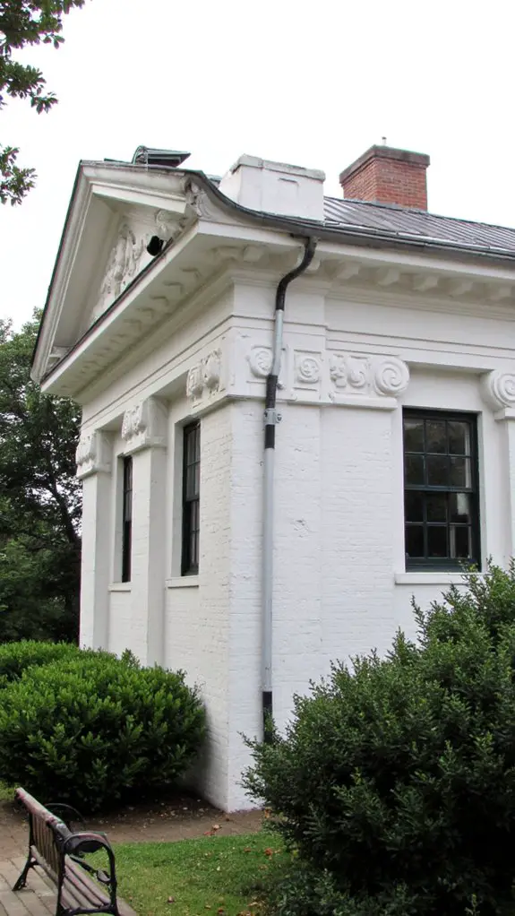 iconic portico and symmetry