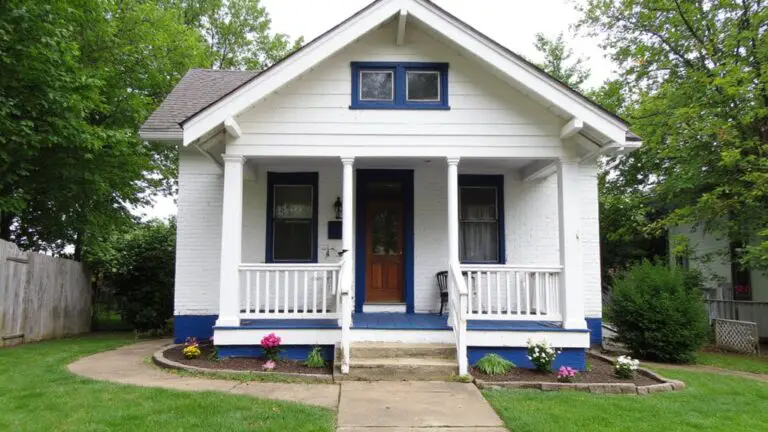 navy trimmed white house